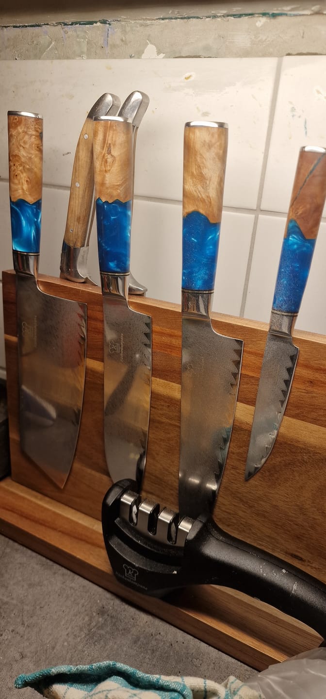Customer photo review of Damask Knivsett Deluxe med Burokku Knivblokk