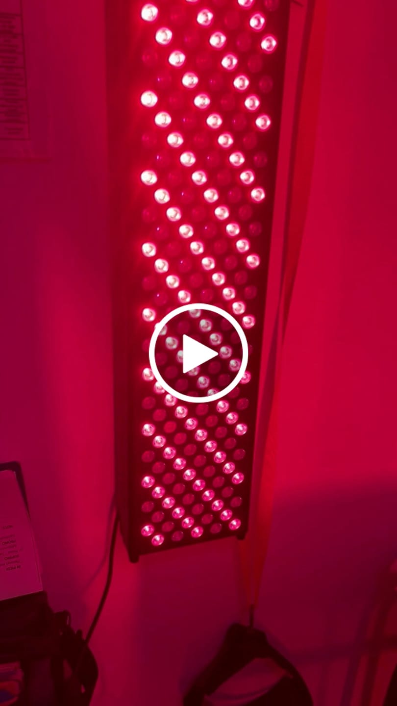 Klantenrecensie in videovorm van de Koanna® Luma1000™ – krachtig, middelgroot paneel voor roodlichttherapie