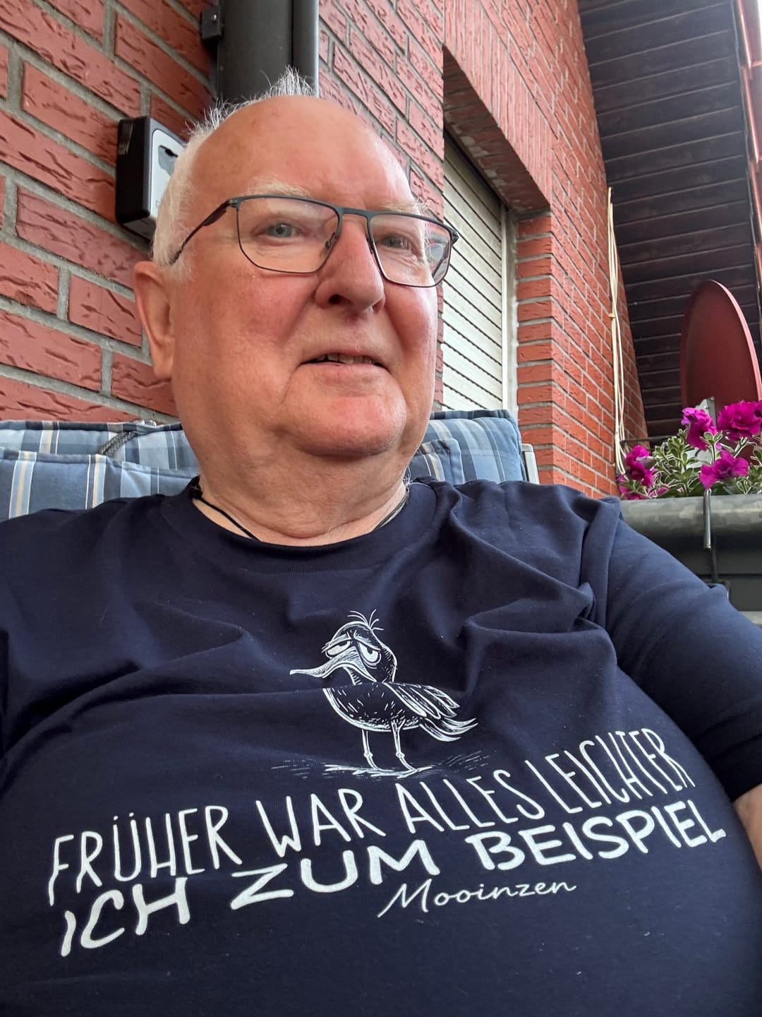 Customer photo review of Klettwatt Patch · Unisex Signature Premium Bio Sweatshirt