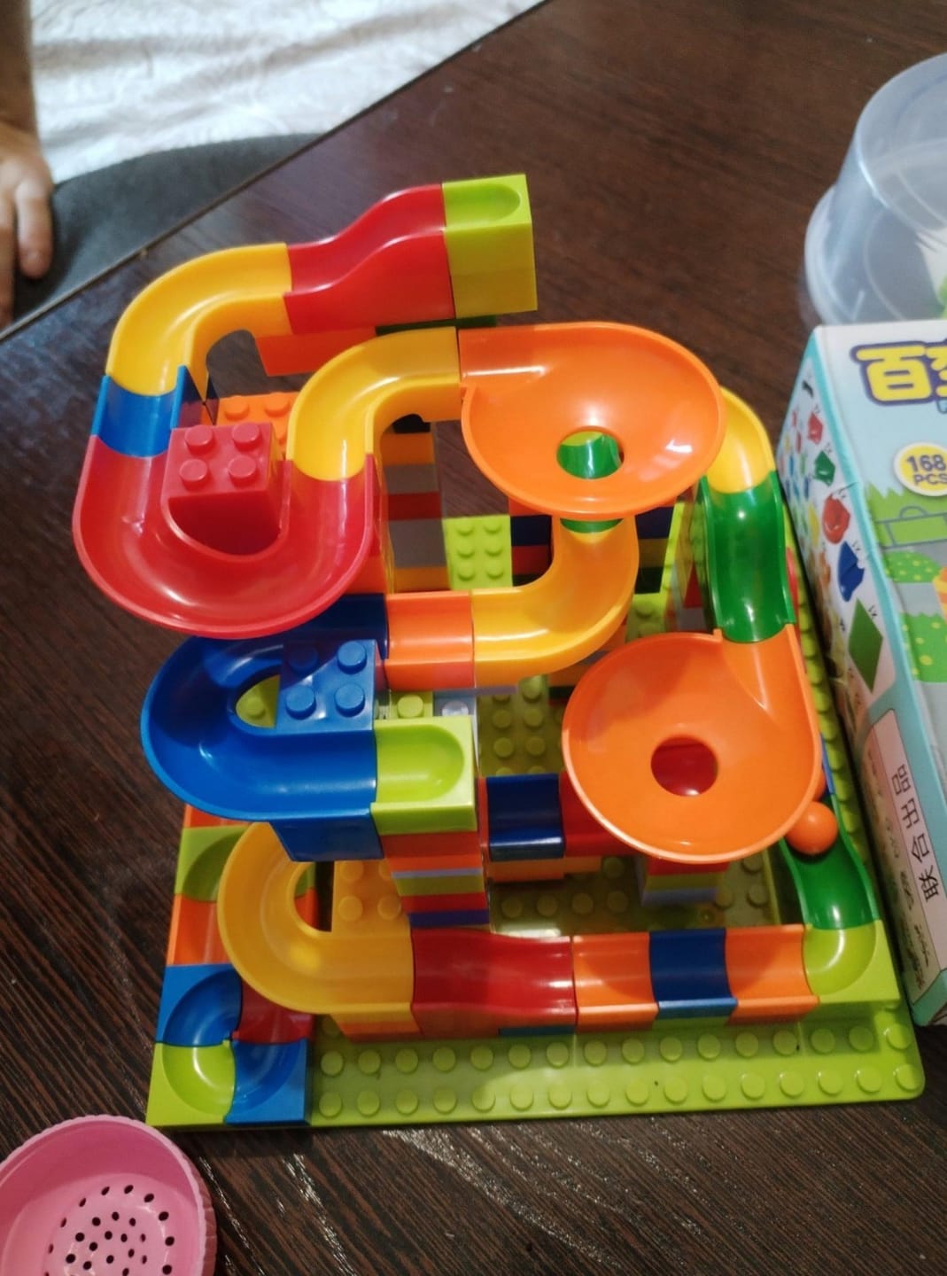 Customer photo review of Kugelbahn Baukasten Konstruktionsspielzeug | Bausteine Murmelbahn Kinder Rennbahn selber bauen