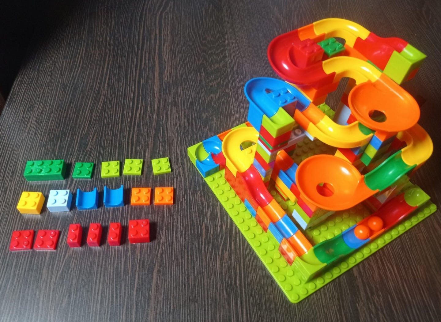 Customer photo review of Kugelbahn Baukasten Konstruktionsspielzeug | Bausteine Murmelbahn Kinder Rennbahn selber bauen