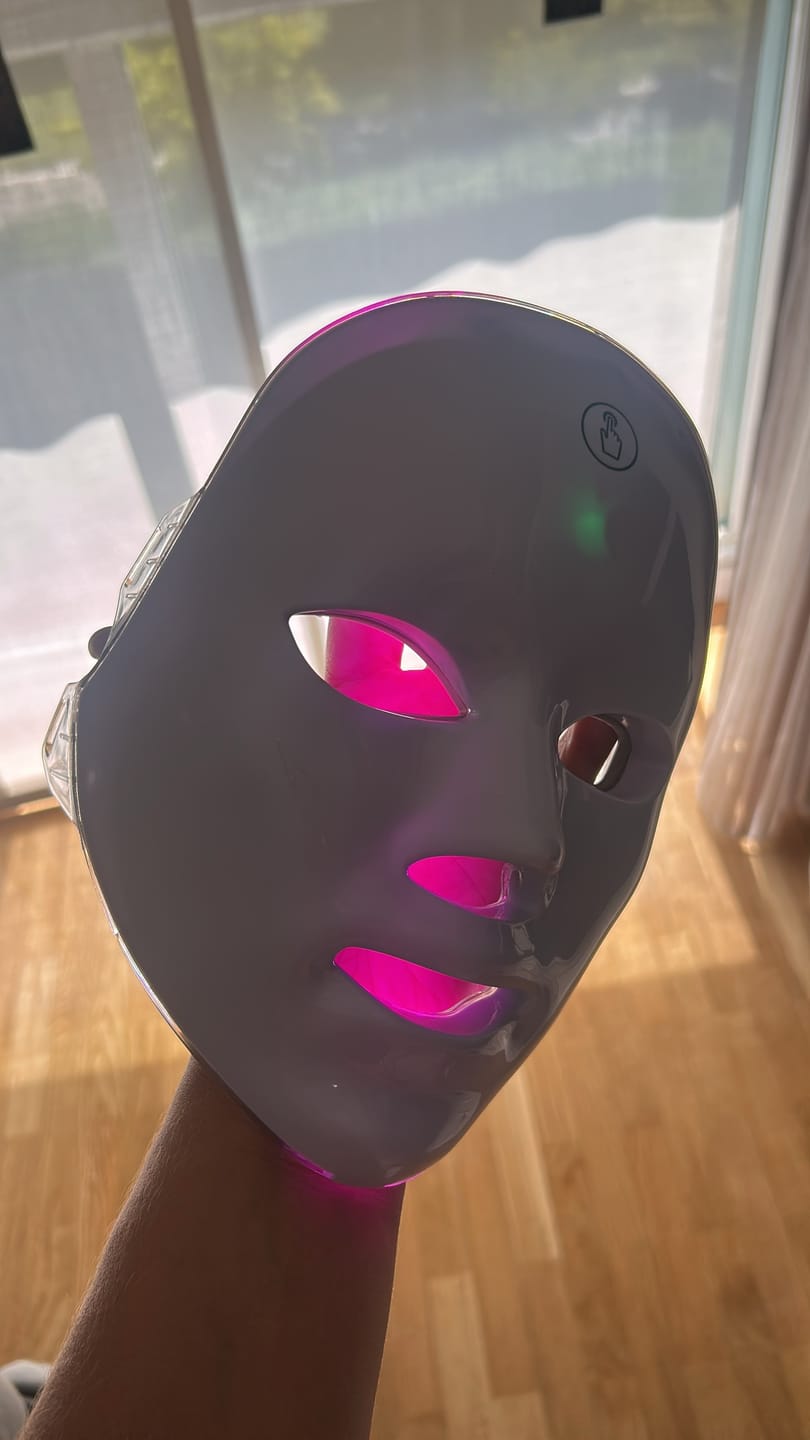 Customer photo review of MÁSCARA FACIAL LED