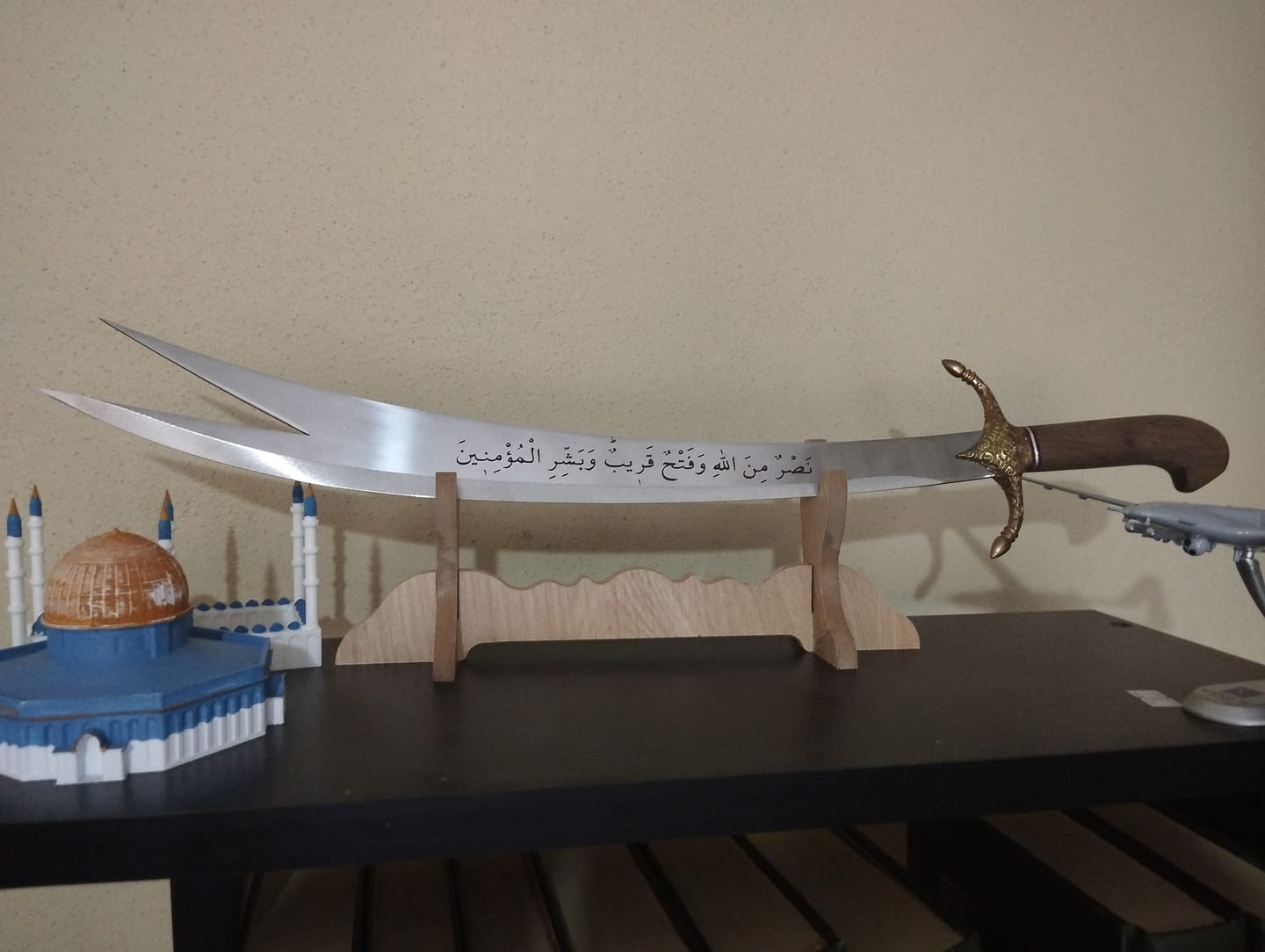 Customer photo review of Minyatür Dekoratif Kılıç Zülfikar Fatih Yalmanlı Sinbad Süleymanşah