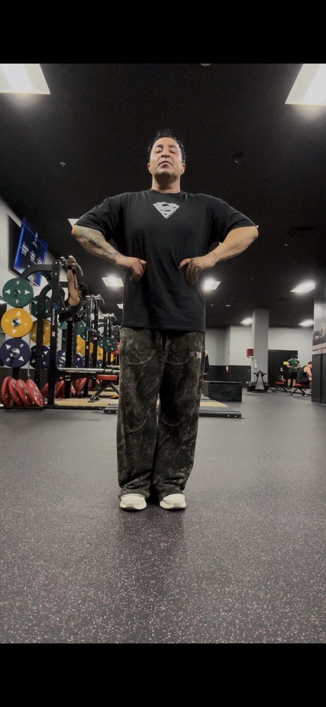 Customer photo review of SUPER V1 OVERSIZED TEE