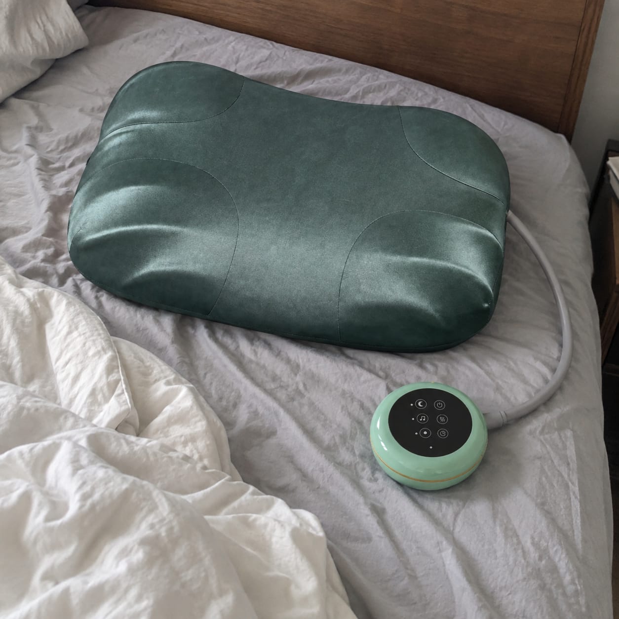 Customer photo review of FYROST Vesper — Smart Anti-Snore Pillow