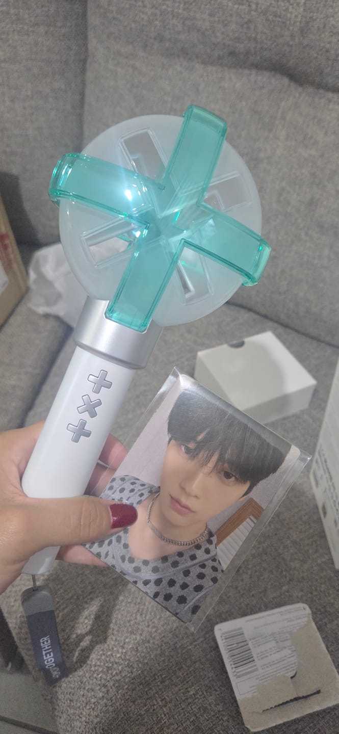 Customer photo review of TXT - OFFICIAL LIGHT STICK VER.2