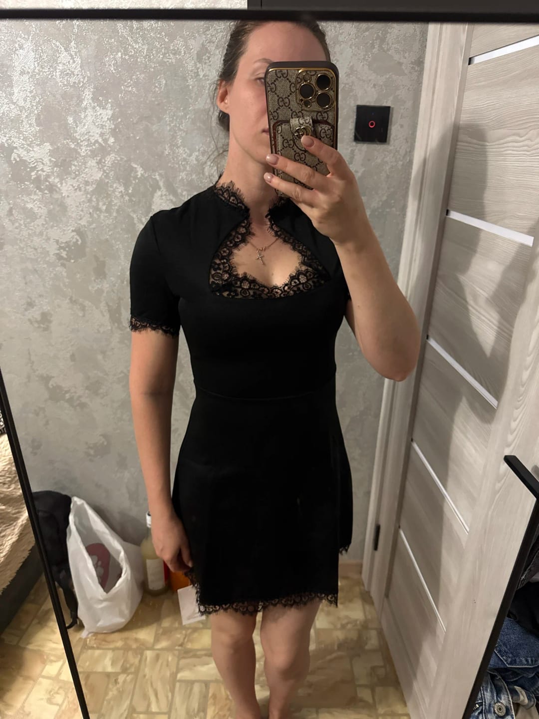 Customer photo review of Robe Inès – Mini robe noire ajustée en dentelle ajourée