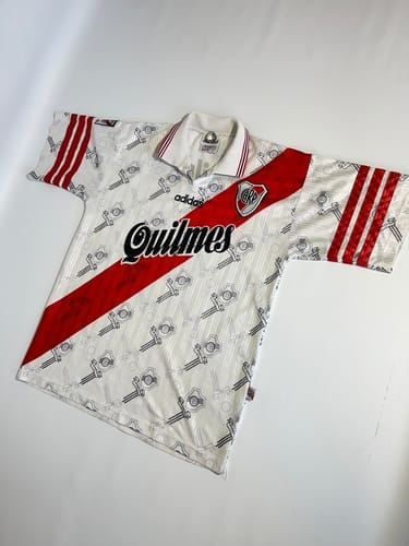 Customer photo review of River Plate 96-97 Home (Feels Like New) - Size M