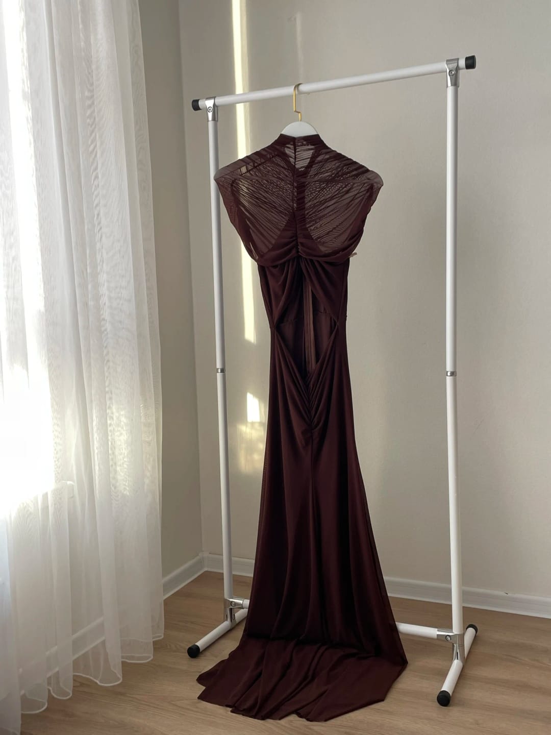 Customer photo review of Robe Manon – Robe longue moulante froncée à découpe taille