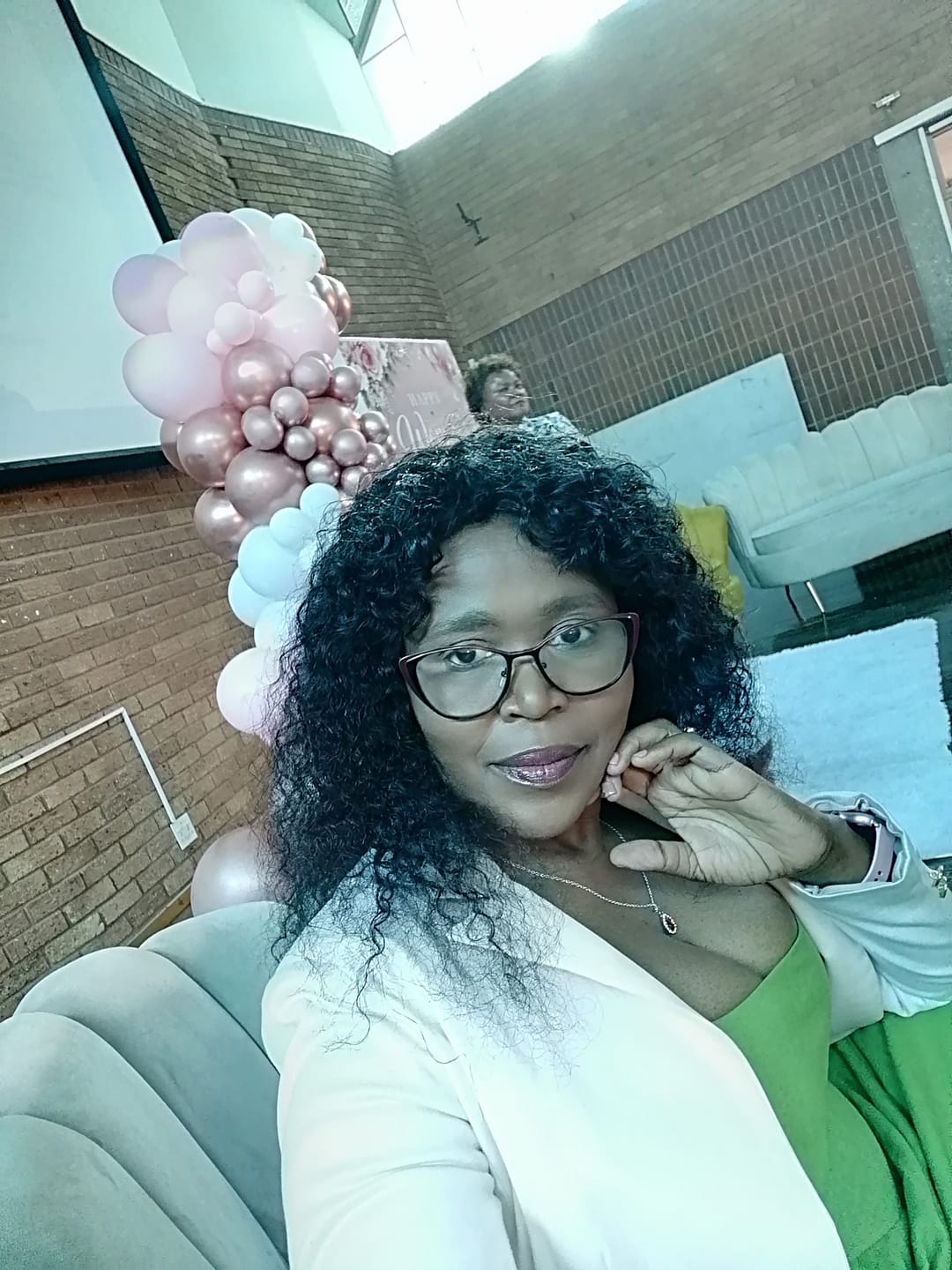 Customer photo review of BRIDGET - Brazilian Water Wave Fringe 18"