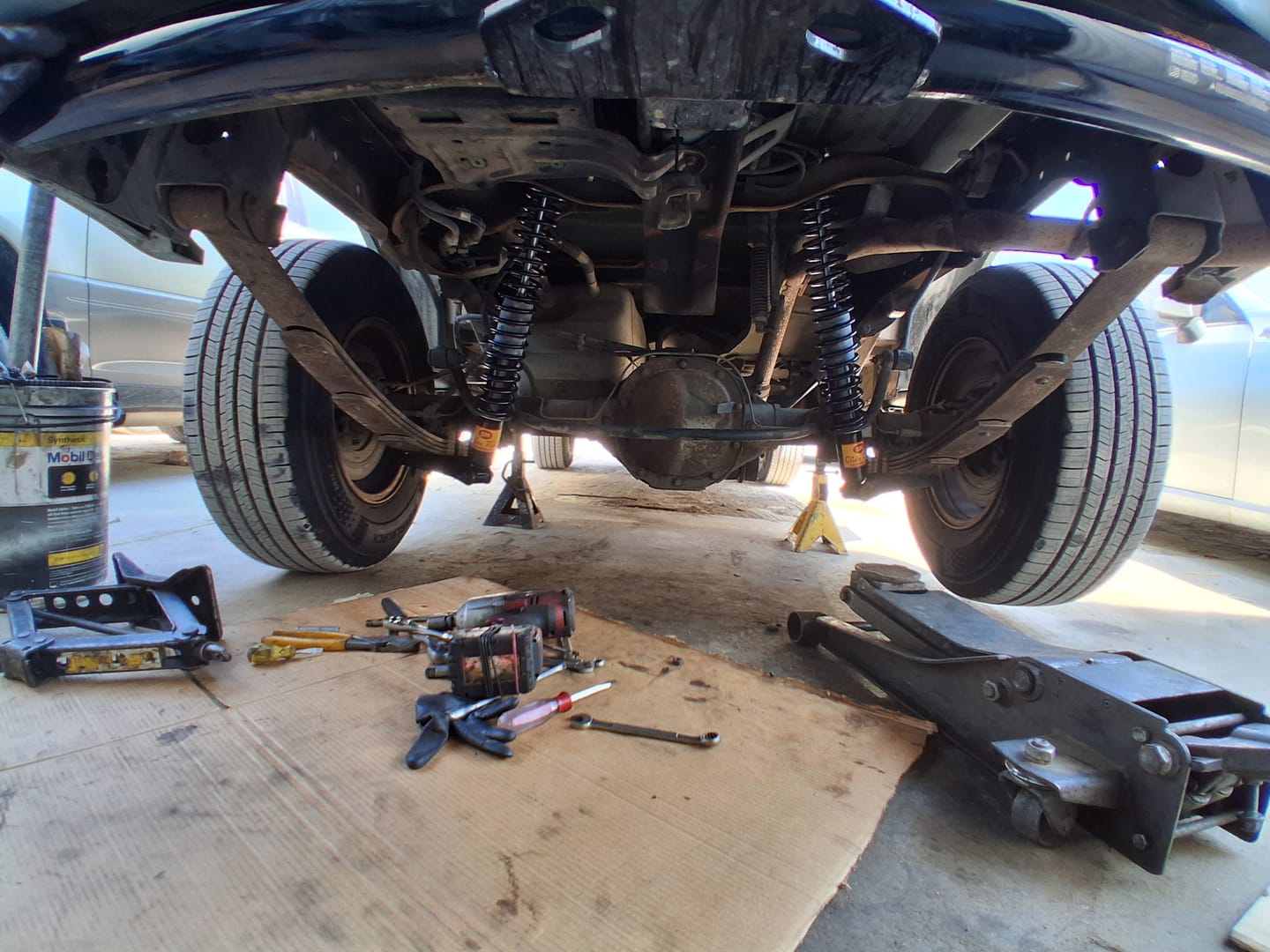 Customer photo review of 1995-2001 Ford Explorer 4-Wheel Air Suspension Conversion Kit (FE14F)