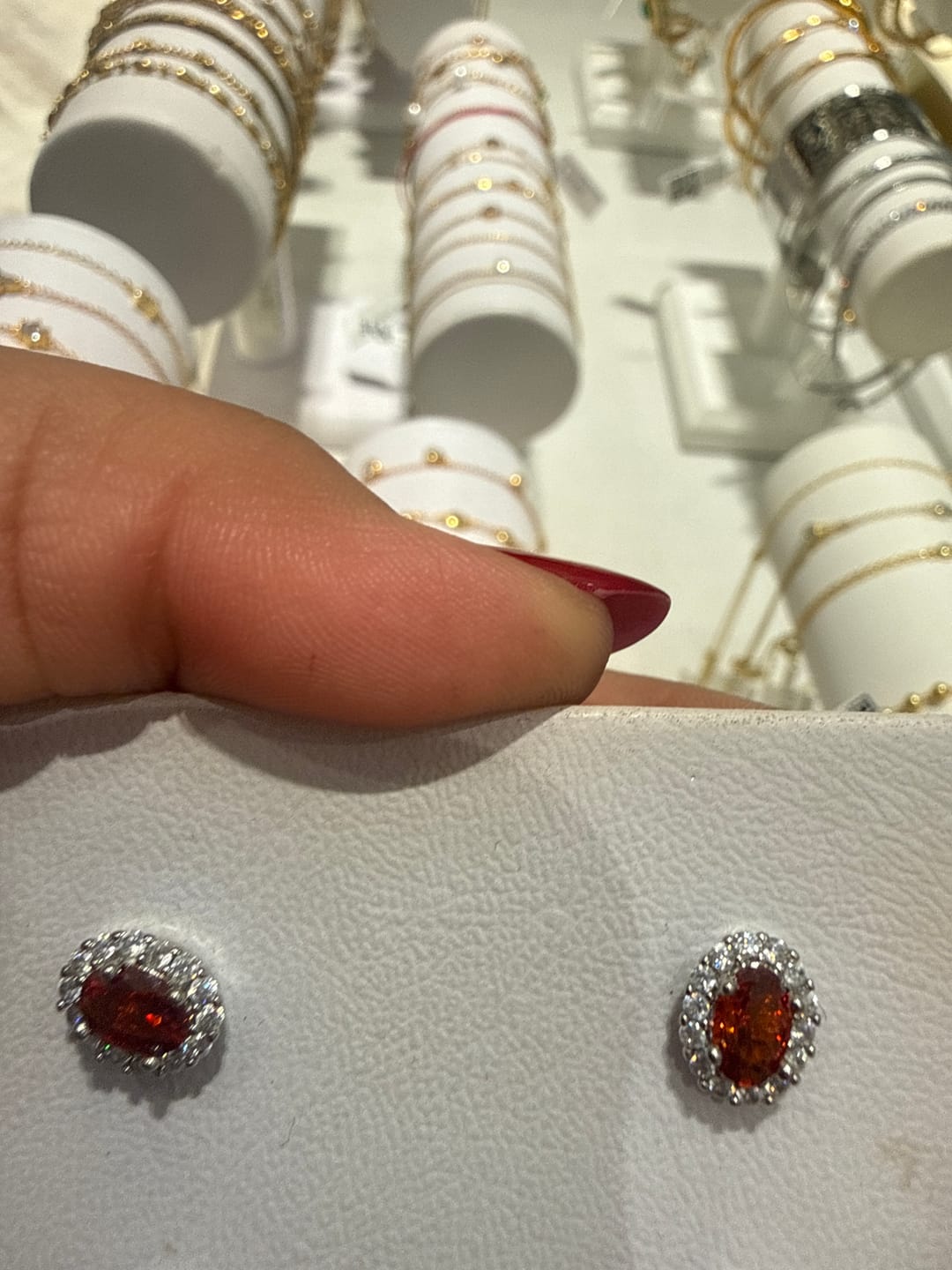 Customer photo review of Par Arete Ovalado Birthstone Dorado