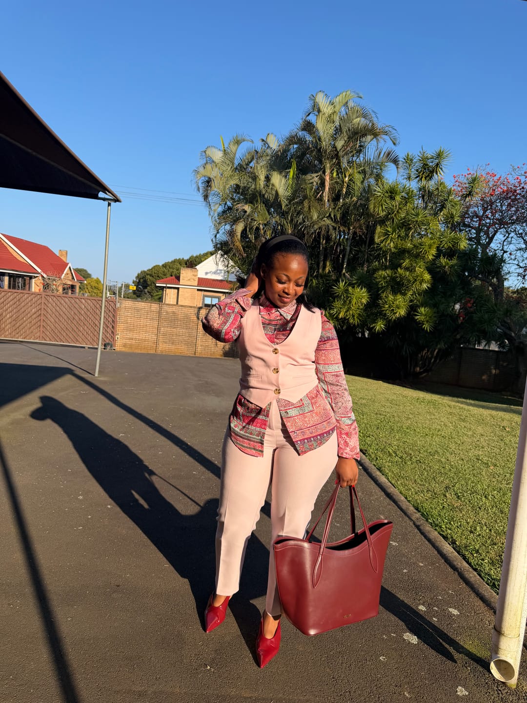 Customer photo review of The Nia tote bag