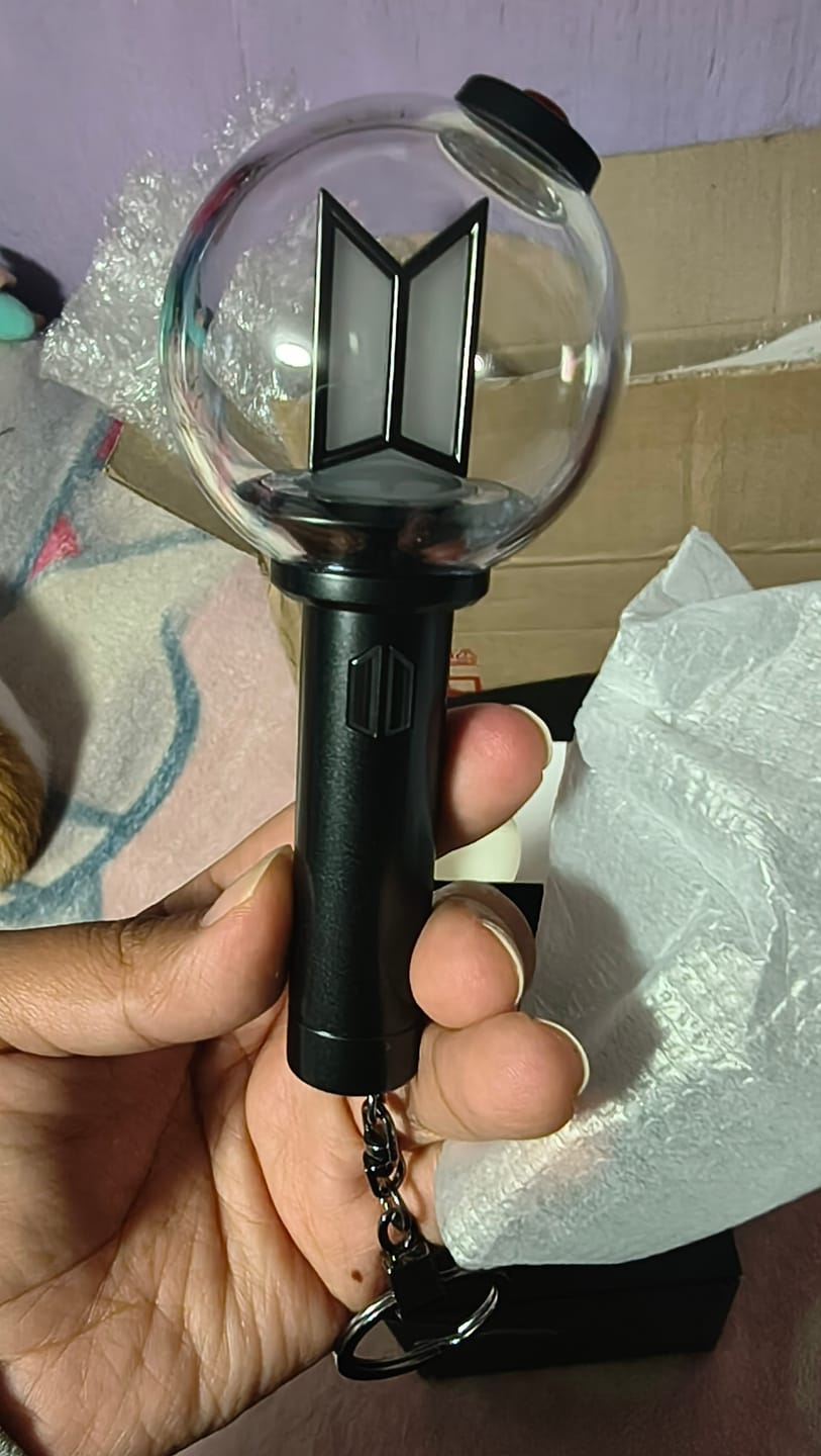 Customer photo review of BTS - OFFICIAL LIGHT STICK VER.4 KEYRING