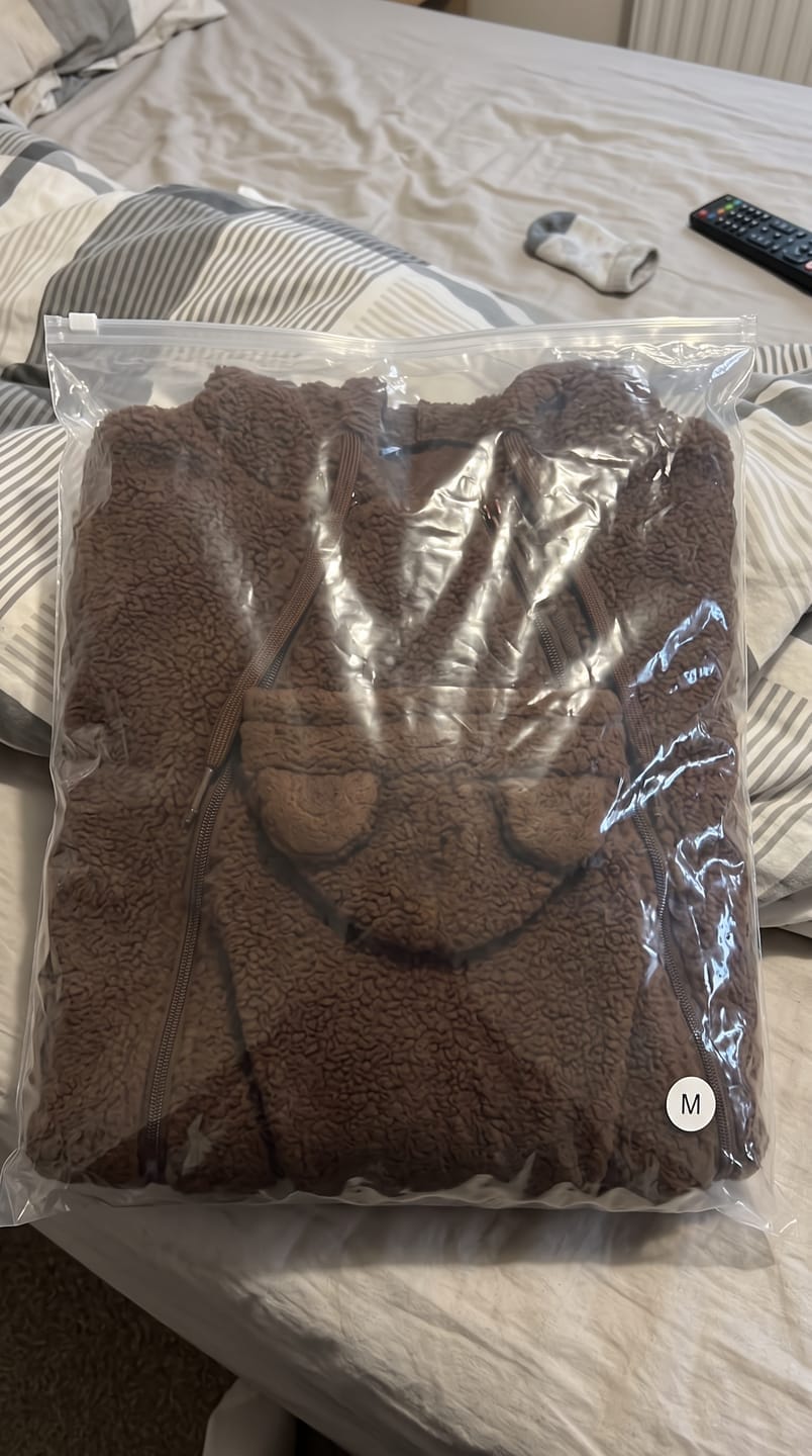 Customer photo review of Sudadera Canguro para mascotas