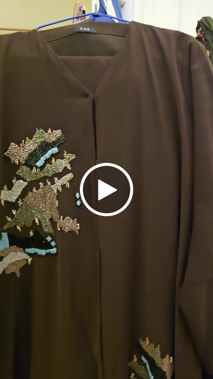 Customer video review of C 2509 Ube Velvet Embroidered Lace Abaya