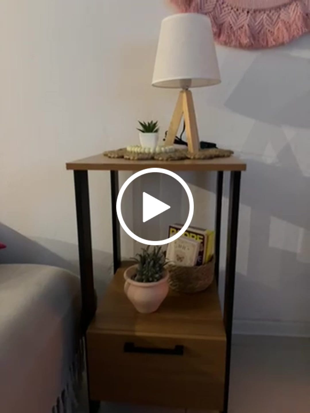 Customer video review of Mesa Auxiliar Lateral Loft Industrial MDF Freijó Negro 75cm