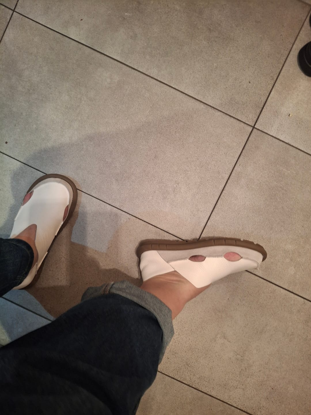 Customer photo review of Women Retro Summer Solid Leather Hollow Out Flat Shoes