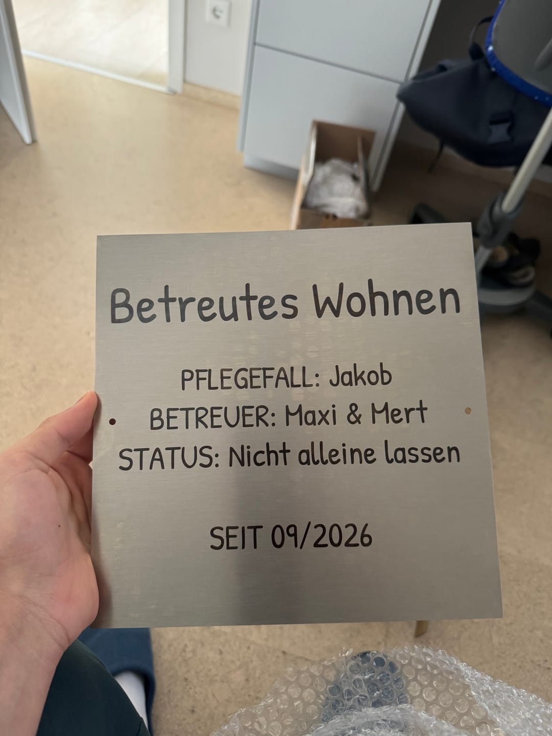 Customer photo review of V2A Edelstahl Schild personalisiert – Hausnummer, Name oder Firmenschild bis 60 cm