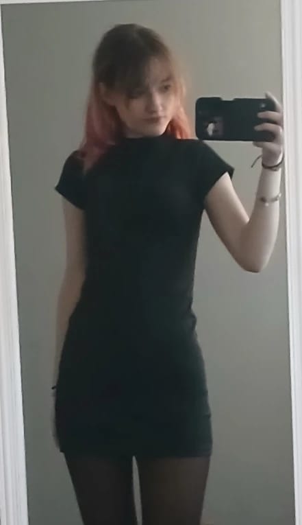 Customer photo review of Robe Camille – Mini robe moulante froncée à col montant