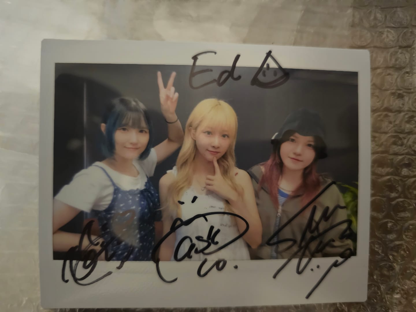 Customer photo review of TRiDENT "ONLINE BROMIDE" Autographed Cheki Polaroid Photo (With Your Custom Name) - All Members