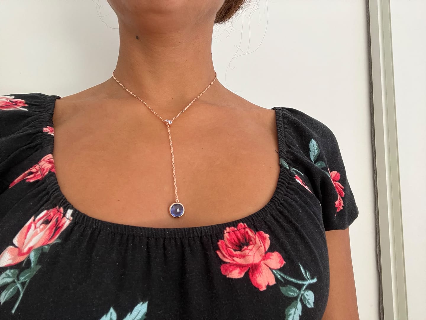 Customer photo review of Collana a Cravatta con Rondella in Pavé e Pendente in Prisma Gem Tonda