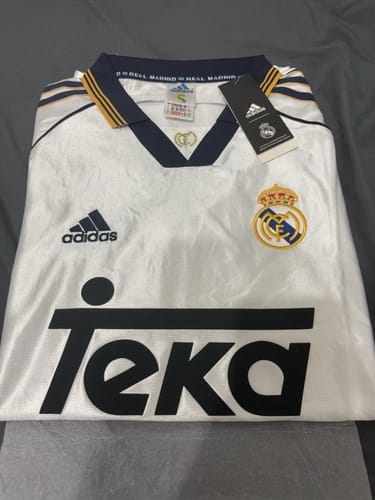Customer photo review of Real Madrid 1998-2000 Home (Feels Like New) - Size M
