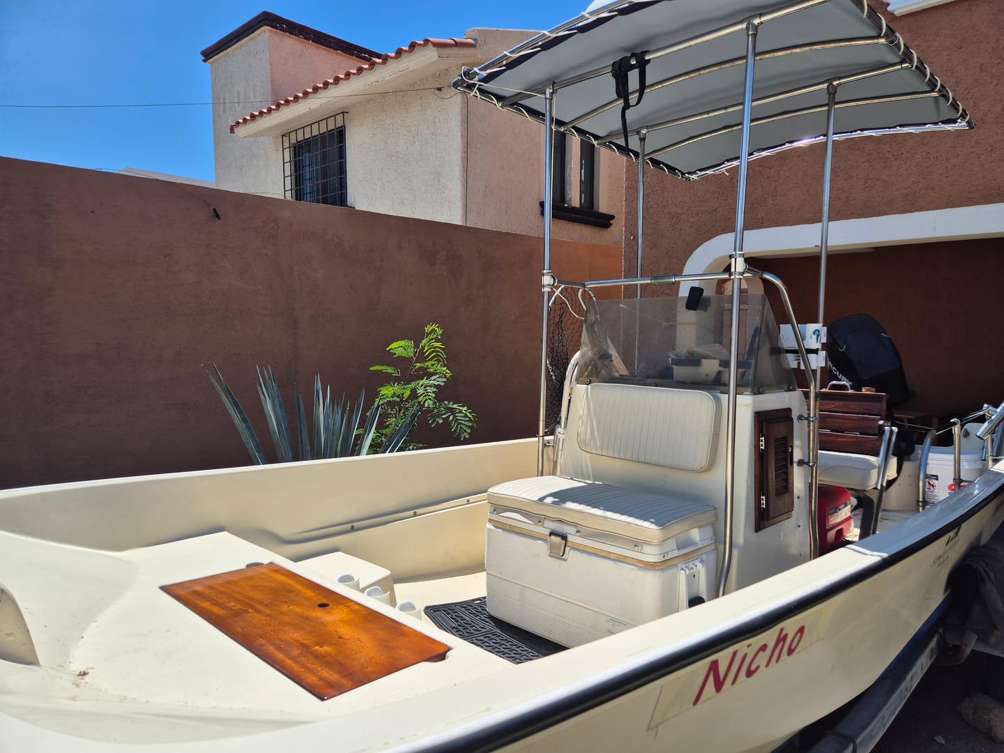 Customer photo review of Boston Whaler Classic Pre 1976 16'/17' Bow Hatch Cover