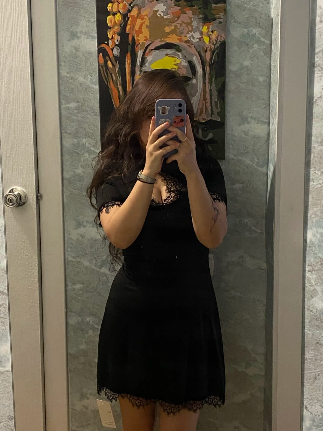 Customer photo review of Robe Inès – Mini robe noire ajustée en dentelle ajourée