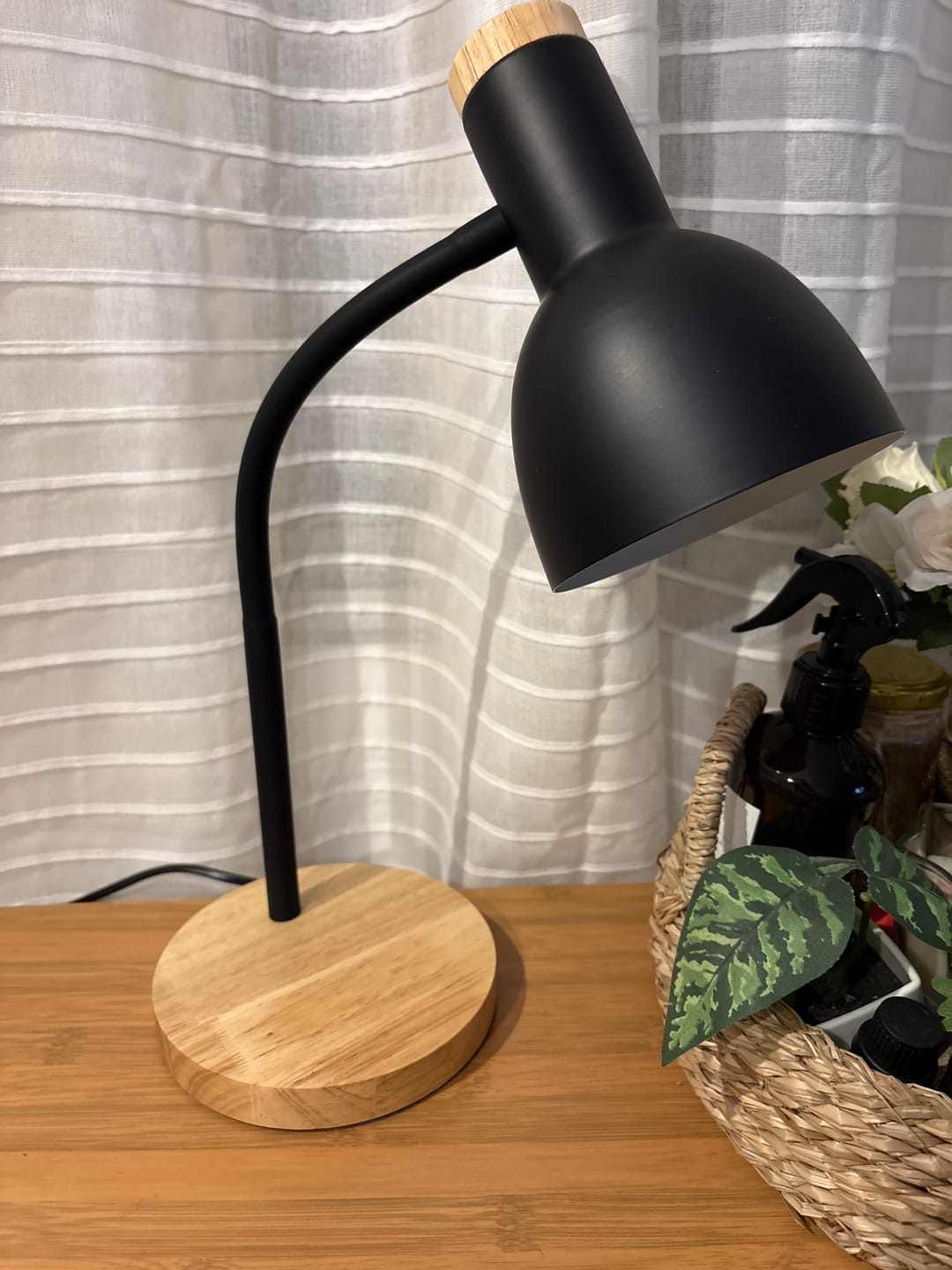 Customer photo review of Lámpara mesa de luz o escritorio - Modelo Nórdico Innolux