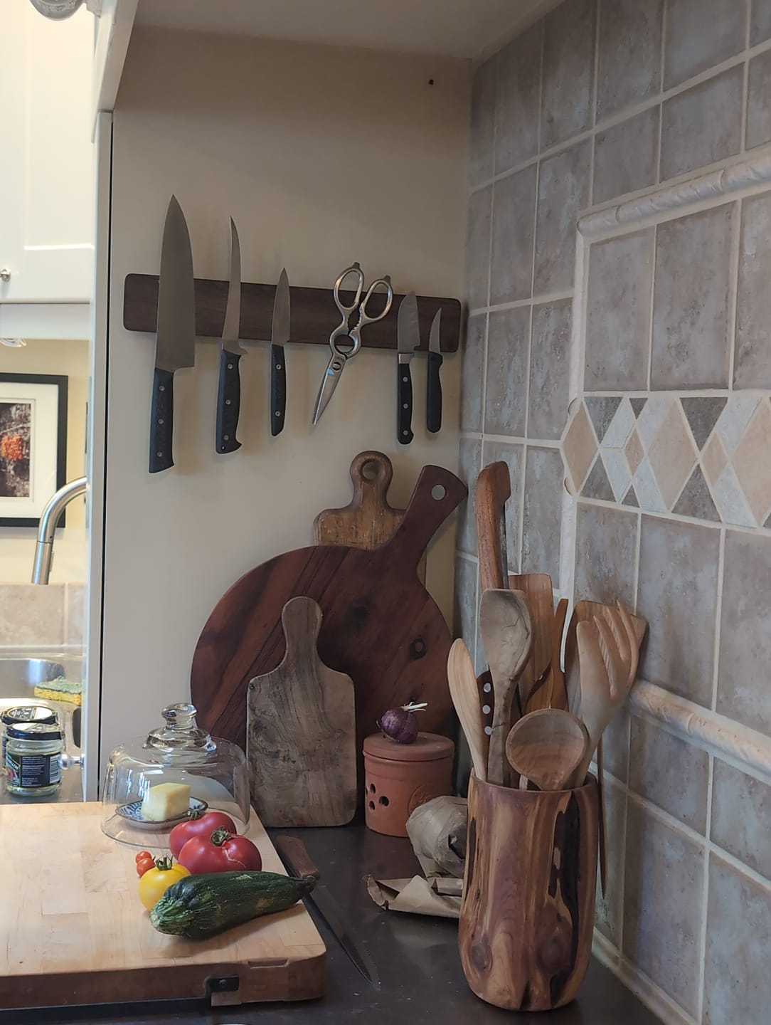 Customer photo review of Knife Rack - Walnut