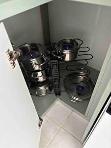 Customer photo review of GuleHome Siyah 8 Katlı Ayarlanabilir Tencere Tava Düzenleyici