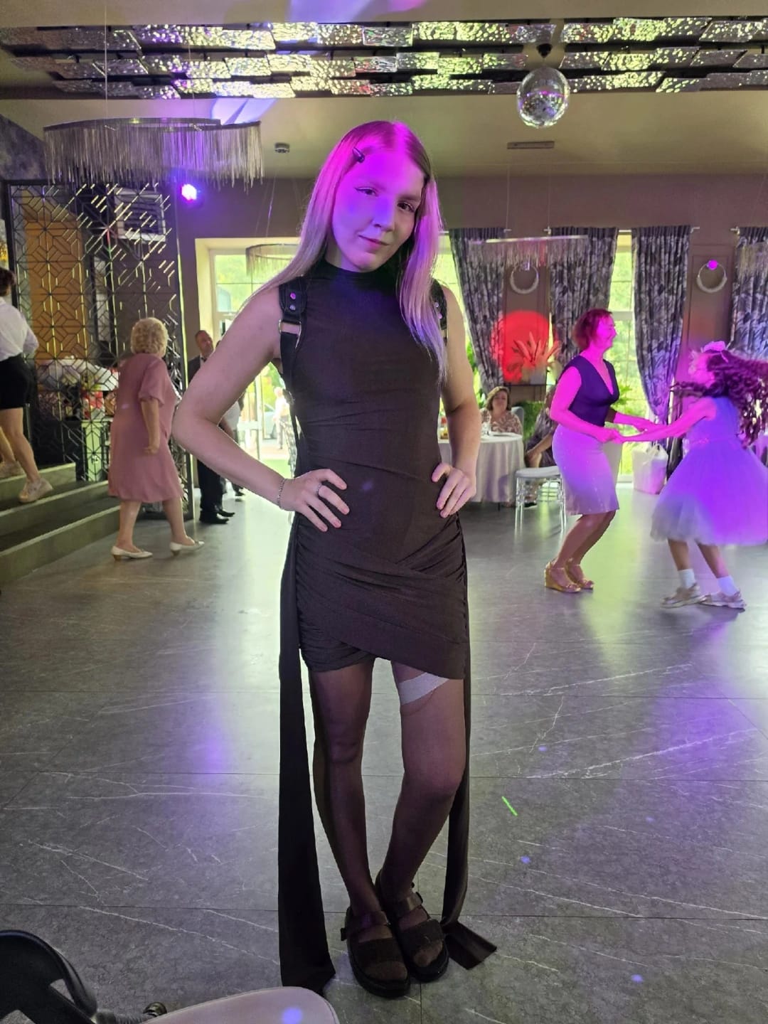 Customer photo review of Robe Eva – Mini robe asymétrique froncée à col montant
