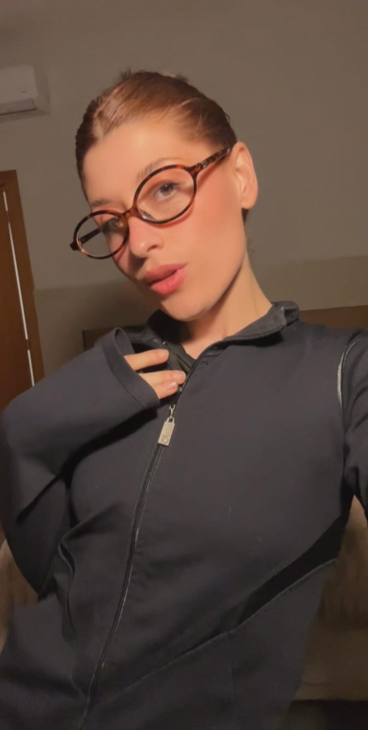 Customer photo review of Lentes de anti luz azul y armazones. Miu Miu.