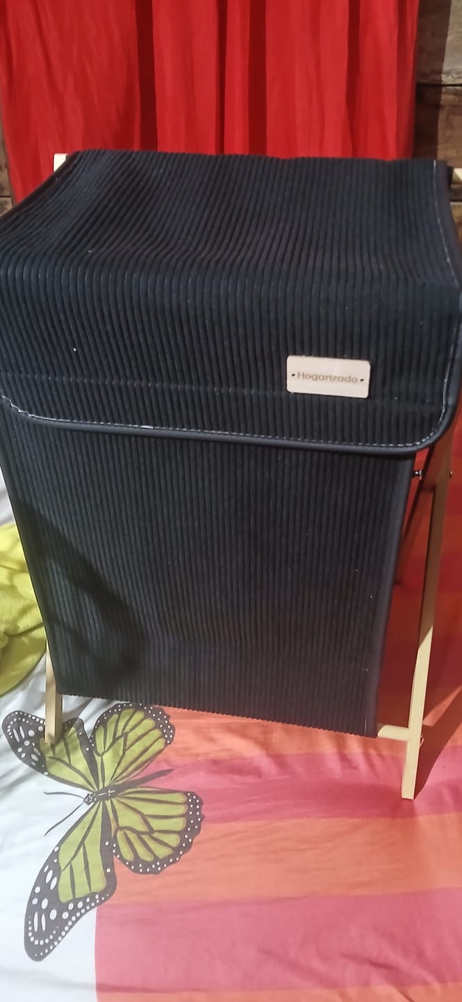 Customer photo review of Cesta Plegable de Bambú para Ropa