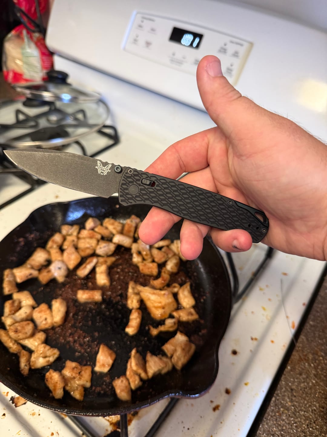 Customer photo review of Benchmade Bugout Vapyr 3.25" AXIS Lock – Black Aluminum, MagnaCut Black Cerakote, Taiga Green Accents – Made in USA (534BK)