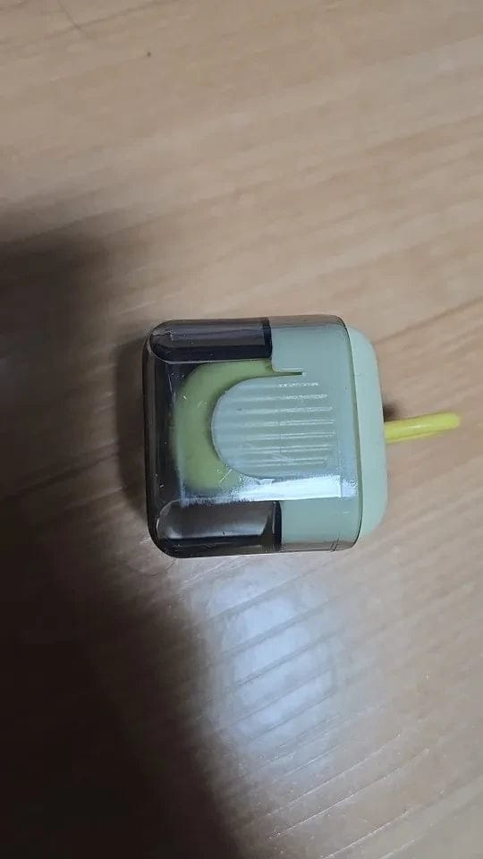 Customer photo review of Lenfian™ Tekrar Kullanılabilir - Mini Tüy ve Toz Temizleme Rulosu