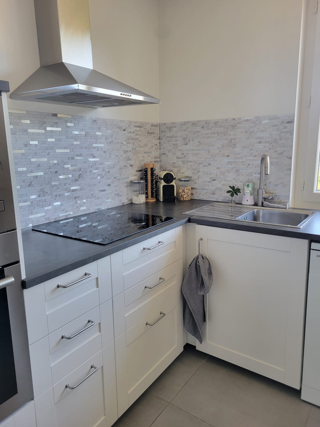 Customer photo review of Mosaïque Adhésive Blanc Métal Carreaux A Coller Pour Crédence