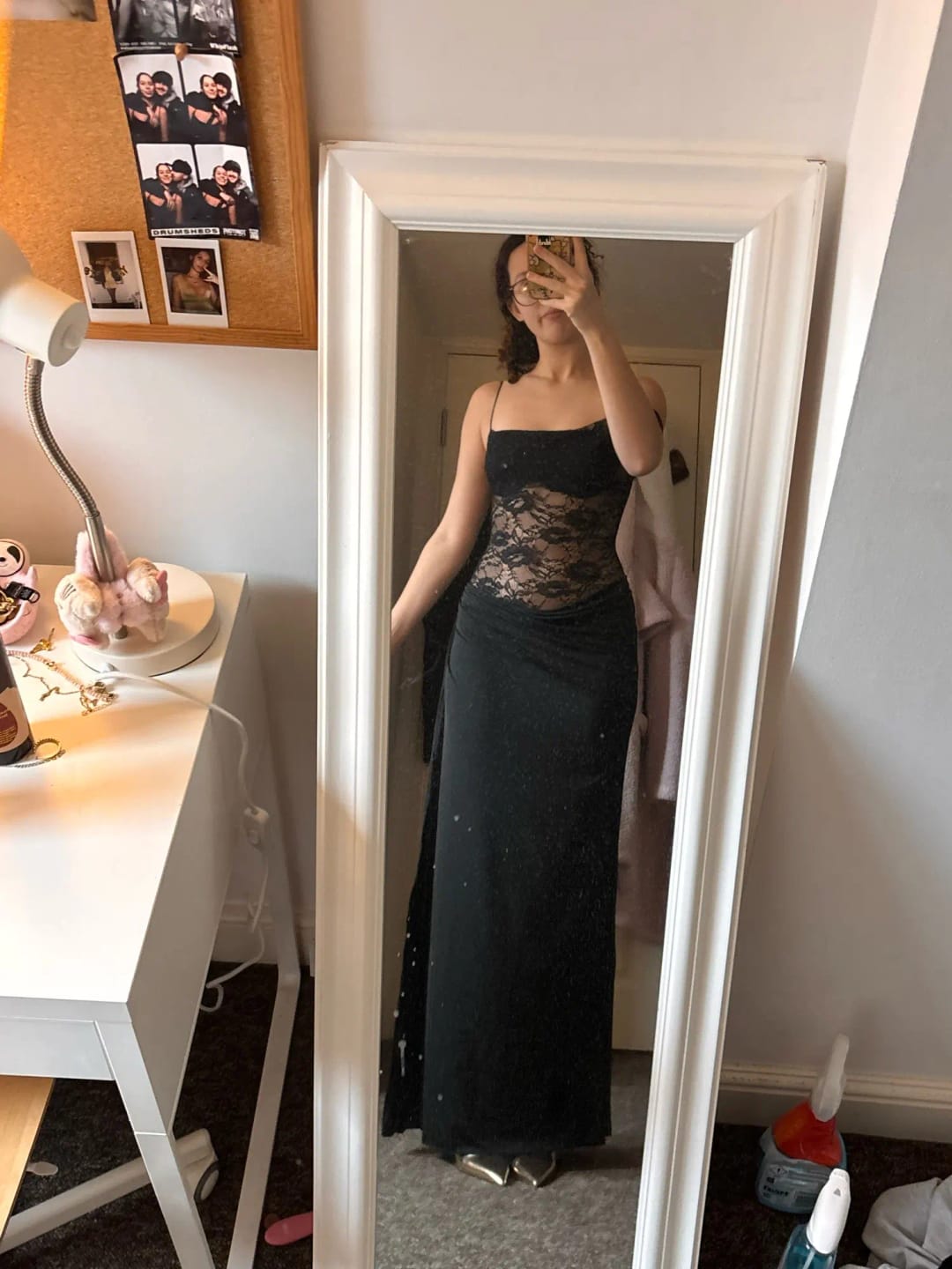 Customer photo review of Robe Maya – Robe longue moulante en dentelle à épaules dénudées