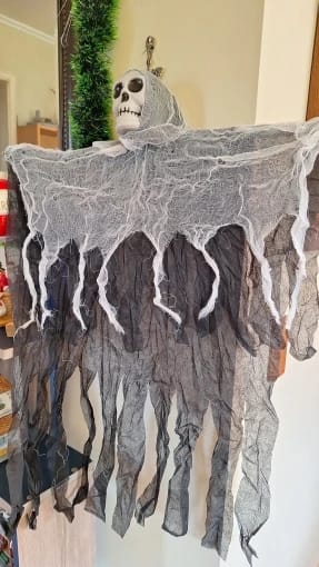 Customer photo review of Fantasma Esqueleto Colgante Luminoso 💀 – Decoración de Halloween para Casa, Jardín y Fiestas