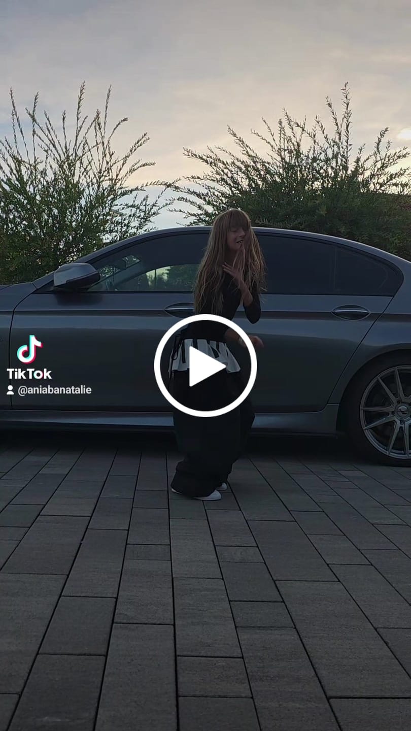 Customer video review of Aelfric Eden Piano Pleated Baggy Barrel Sweatpants