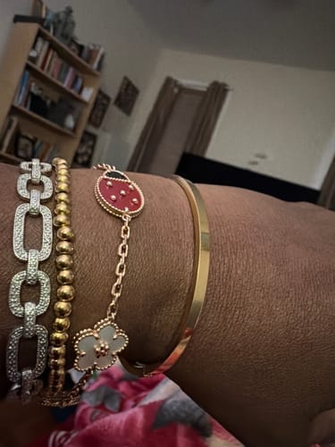 Customer photo review of 18K Celestial Lucky Spring Five Motifs Clover Bracelet
