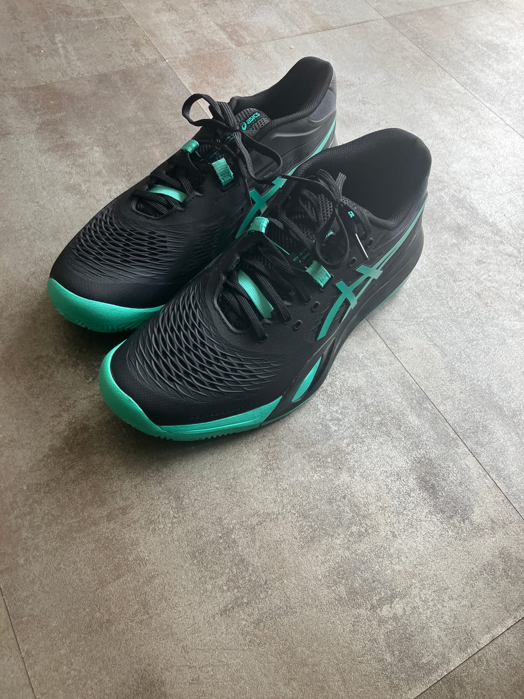 Customer photo review of CHAUSSURES ASICS GEL-RESOLUTION X CLAY BLACK/AURORA GREEN