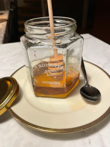 Customer photo review of Höstens honungspaket – 5 burkar honung + honungspinne (säsongsprodukt)