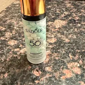 Customer photo review of Protezione Solare SPF 50+ Crema Viso Opacizzante Idratante