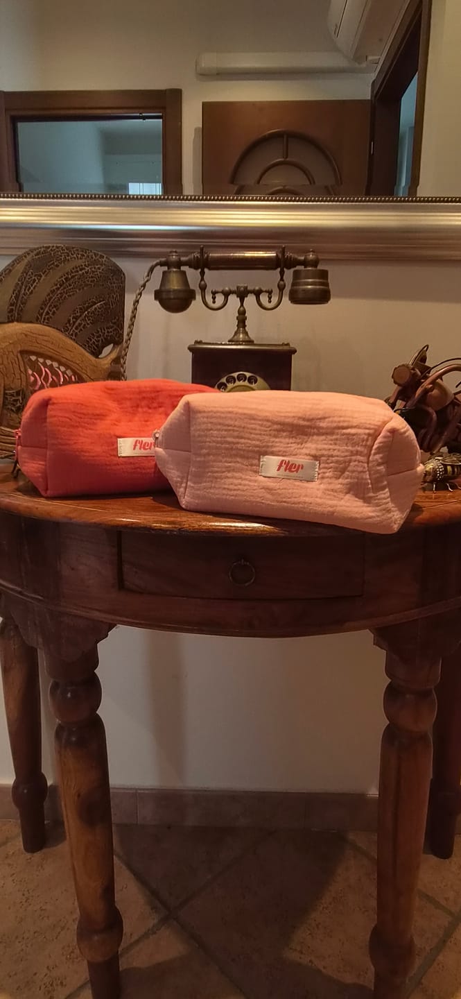 Customer photo review of Gift - Vanity Case