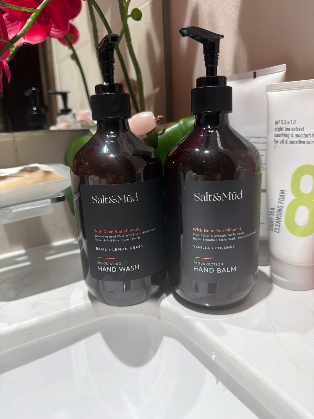Customer photo review of Exfoliating Hand Wash With Dead Sea Minerals 500ml