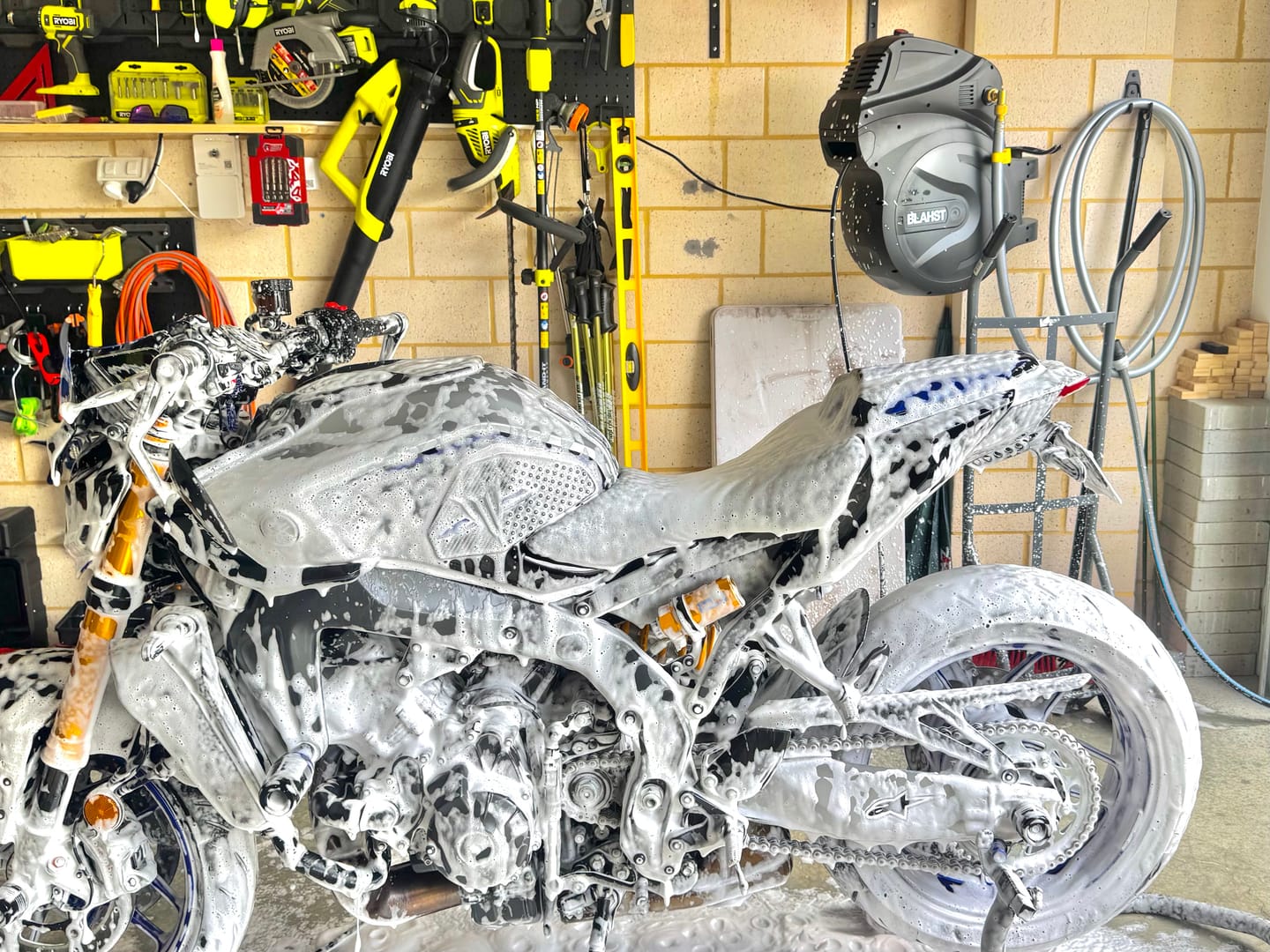 Customer photo review of R30 Wall-Mounted Pressure Washer