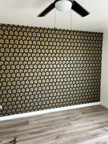 Customer photo review of York CA1559 Coco Bloom Black Wallpaper