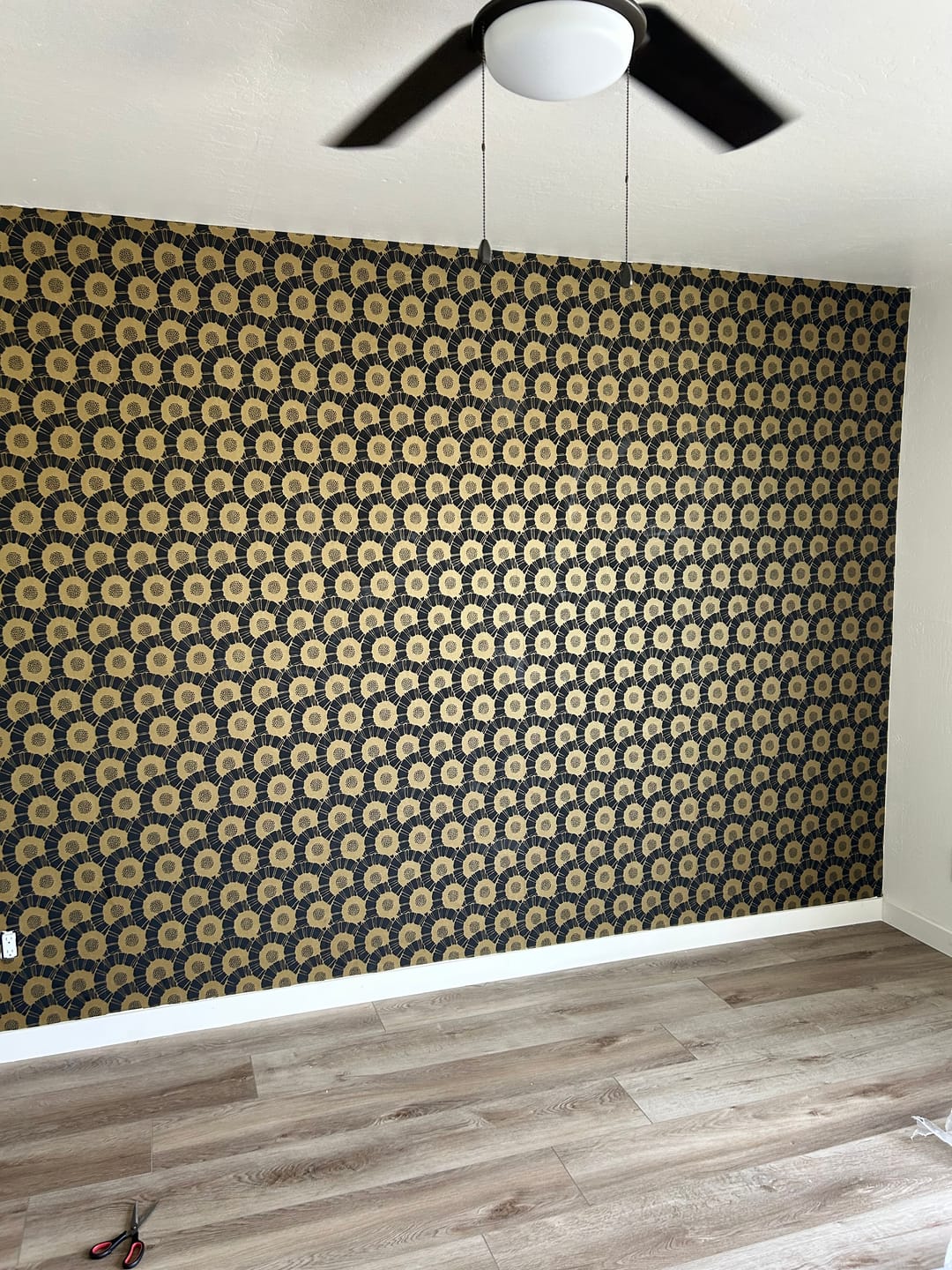 Customer photo review of York CA1559 Coco Bloom Black Wallpaper